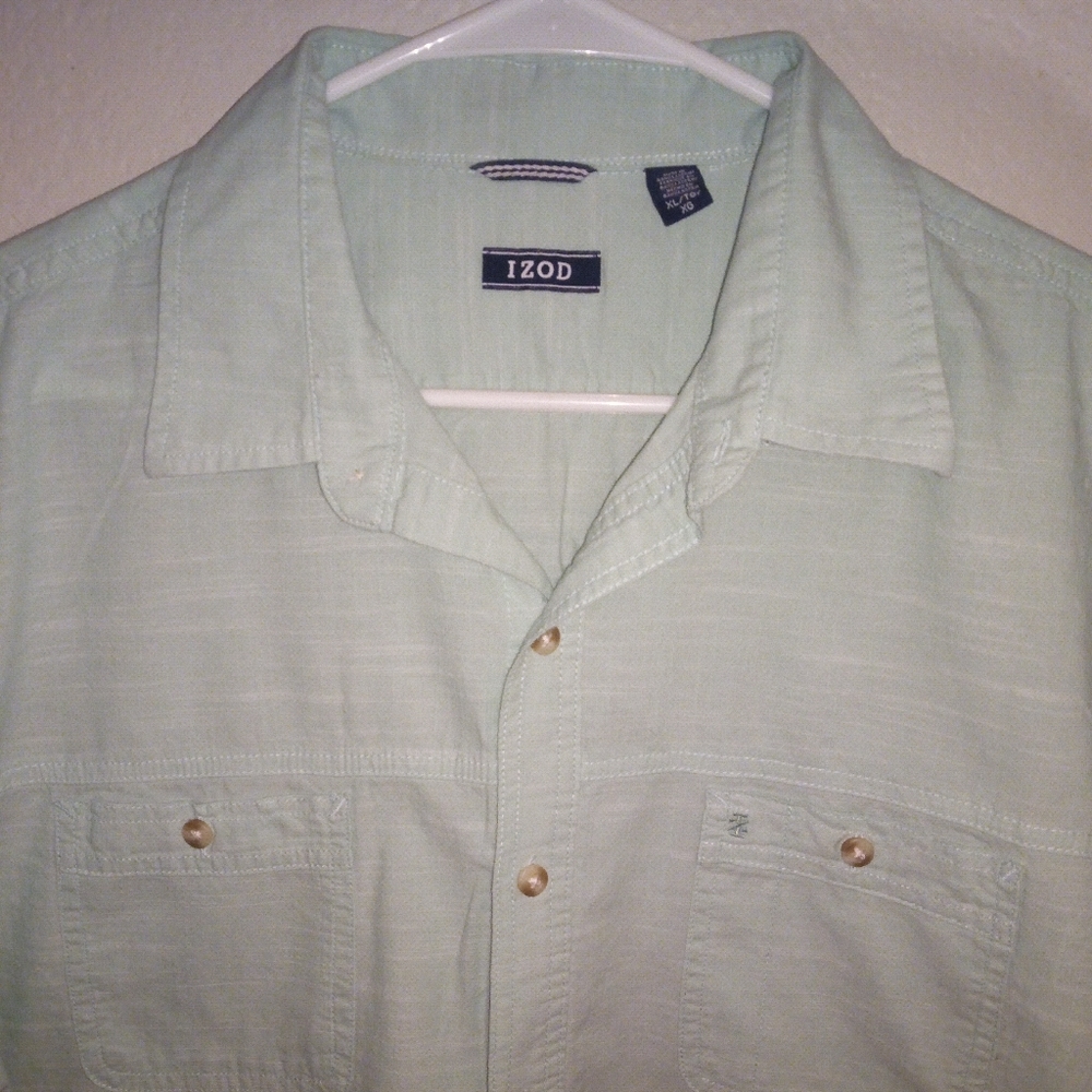 Men’s Izod button down shirt